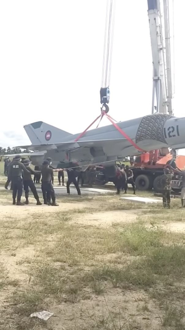 យន្តហោះចម្បាំងMix 7121